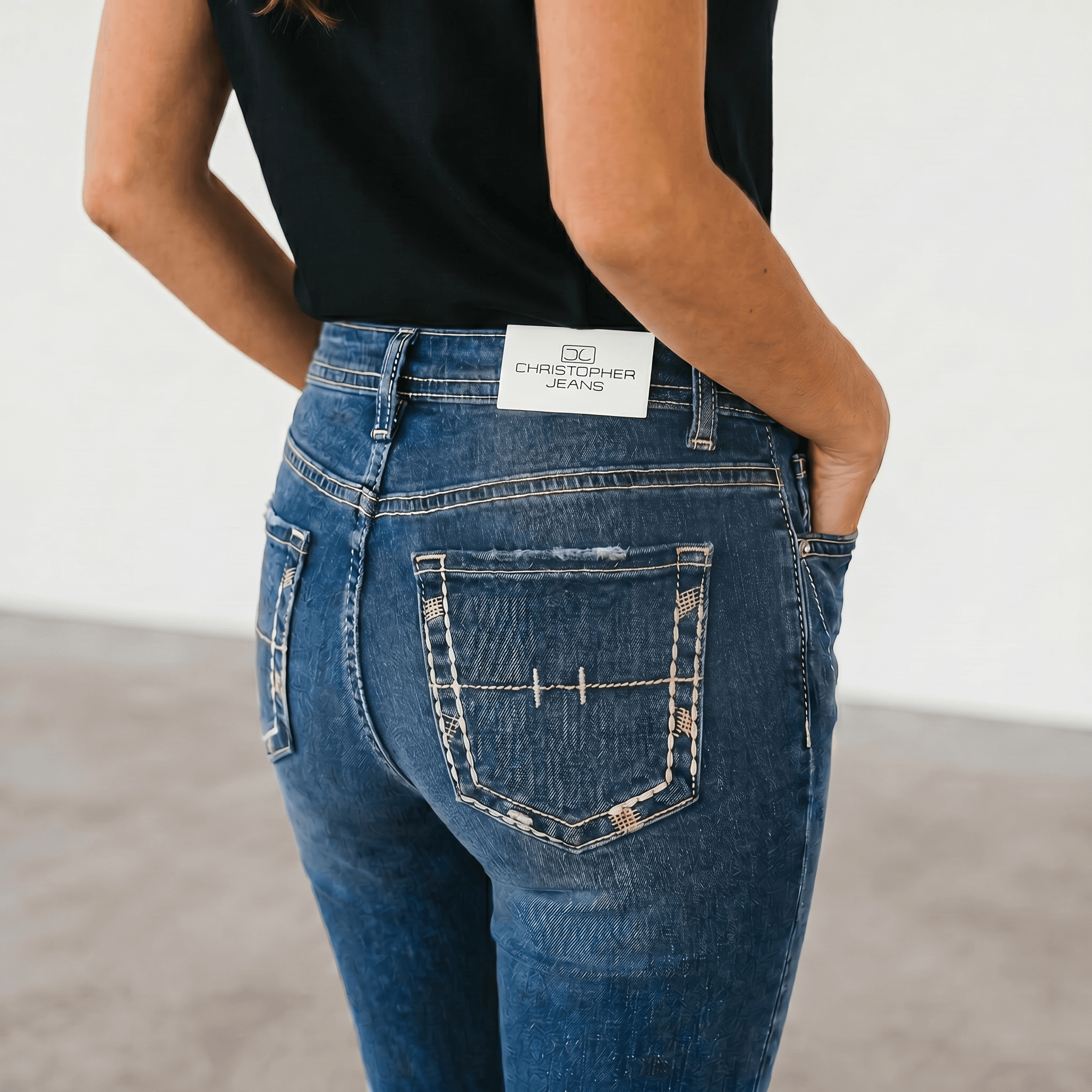 Jeans Femme Ultra Extensible Christopher Jeans Jambe Semi Évasé Groupe Urbain 3 Jeans Femme Ultra Extensible Christopher Jeans Jambe Semi Évasé Groupe Urbain – Image 3