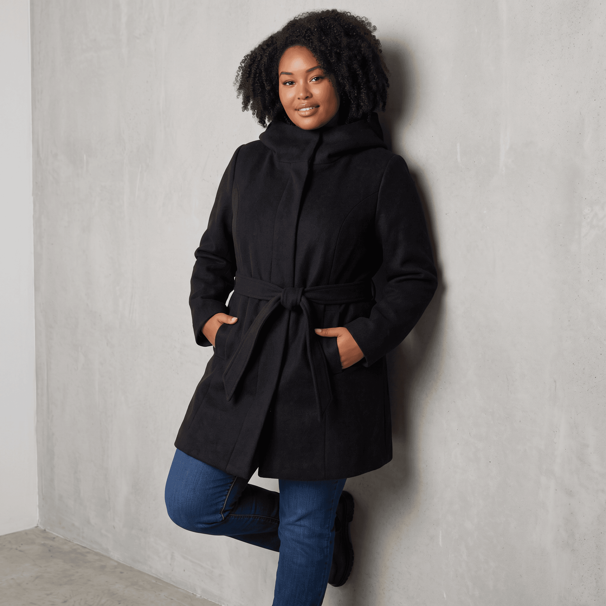 Manteau mi-saison à capuchon avec ceinture