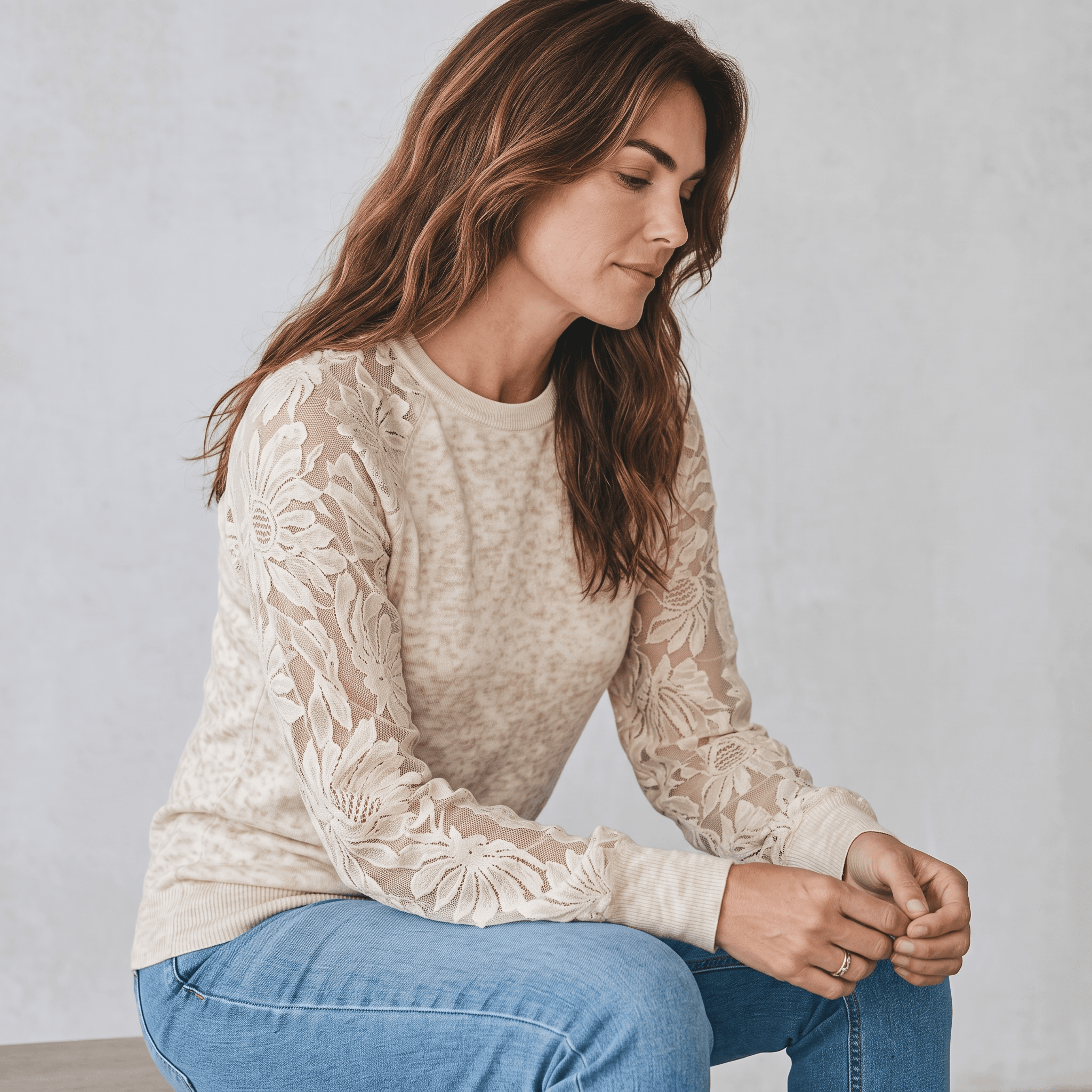 Chandail À Manches En Dentelle ≪Strong≫≪Span Style=&Quot;Color:#Ad6A27;&Quot;≫Bientôt Disponible En Magasin≪/Span≫≪/Strong≫ 2 Femme En Chandail À Manches En Dentelle