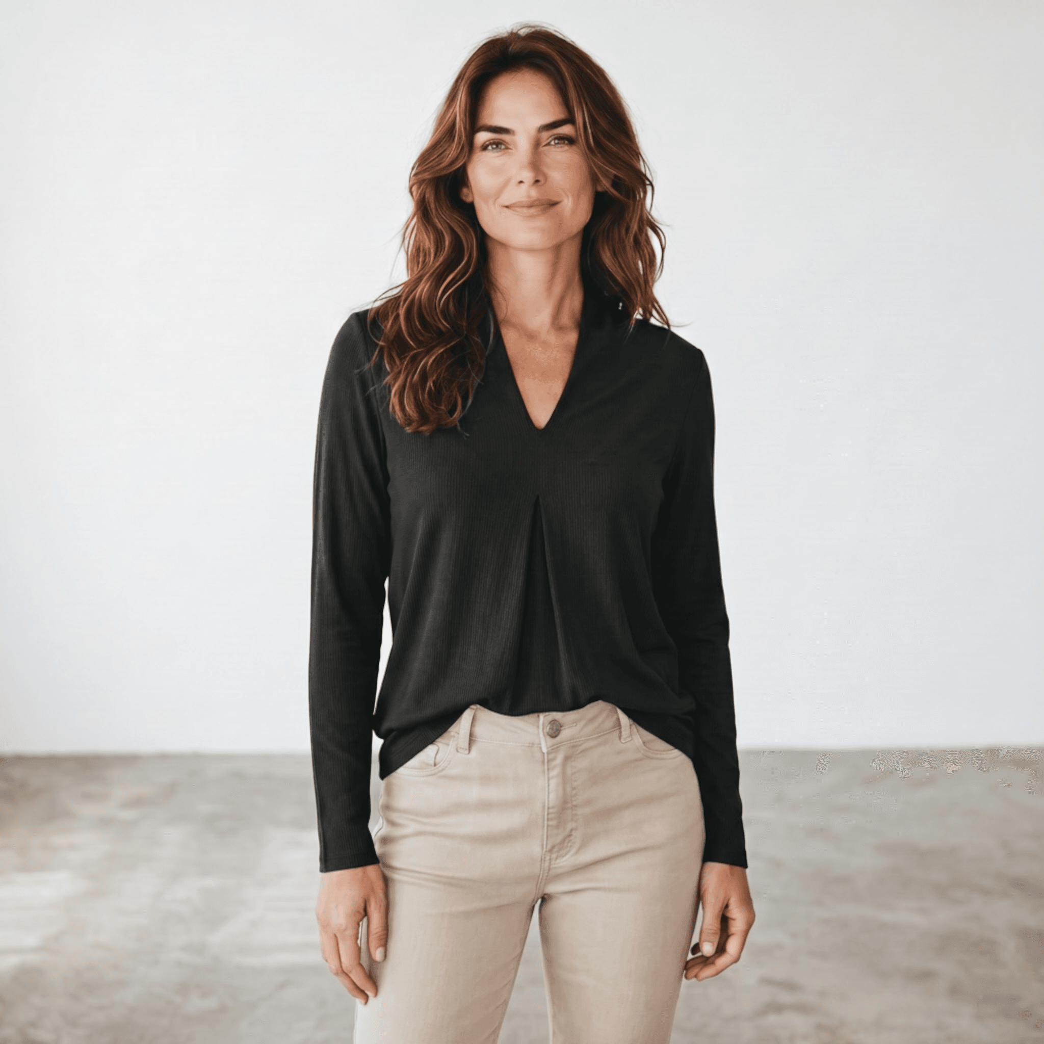 Haut femme à col V et manches longues <strong><span style="color:#ad6a27;">BIENTÔT DISPONIBLE EN MAGASIN</span></strong>
