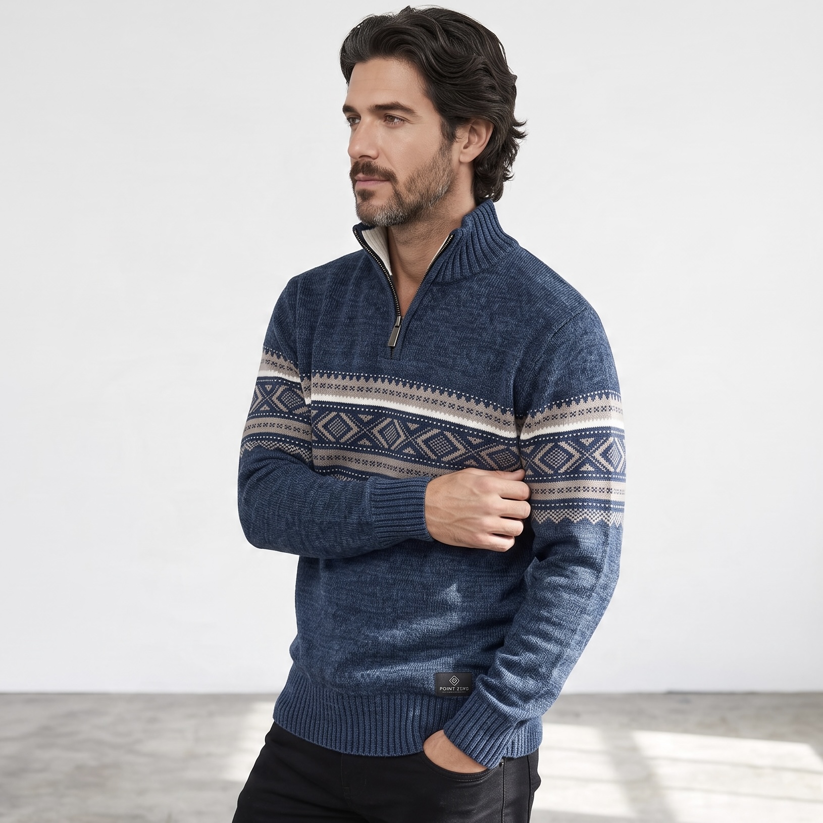 Chandail en tricot à motifs jacquard avec col montant zippé pour homme <strong><span style="color:#ad6a27;">BIENTÔT DISPONIBLE EN MAGASIN</span></strong>